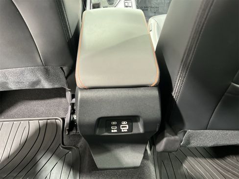 Certified 2025 Subaru Crosstrek 2.5i Limited w/ Crosstrek Mirror Package image 20