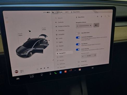 Used 2023 Tesla Model 3 Standard Range RWD image 4