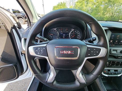 Used 2024 GMC Terrain SLE image 17