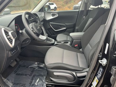 Used 2025 Kia Soul LX w/ LX Technology Package image 22