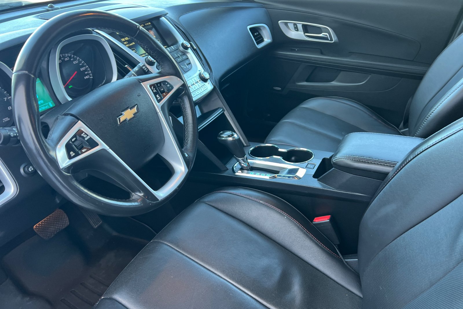 Used 2017 Chevrolet Equinox Premier w/ Enhanced Convenience Package AWD/4WD image 7