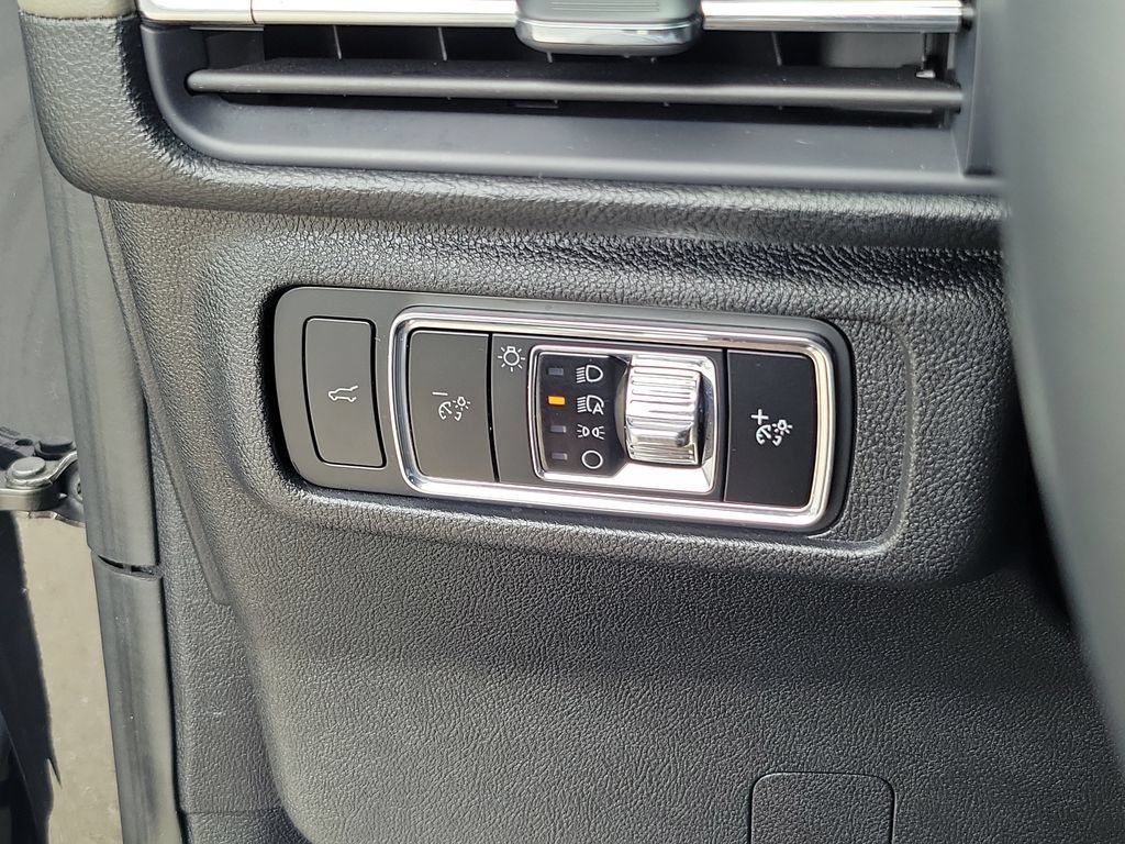 Used 2024 Lincoln Corsair FWD image 19