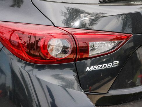 Used 2017 MAZDA MAZDA3 Grand Touring w/ Premium Equipment Package FWD image 9