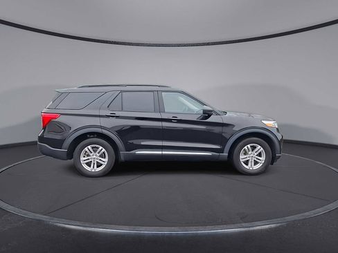 Used 2022 Ford Explorer XLT w/ Class IV Trailer Tow Package image 9
