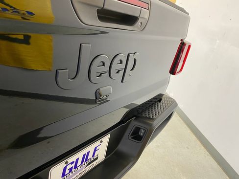 Used 2024 Jeep Gladiator Sport AWD/4WD image 17