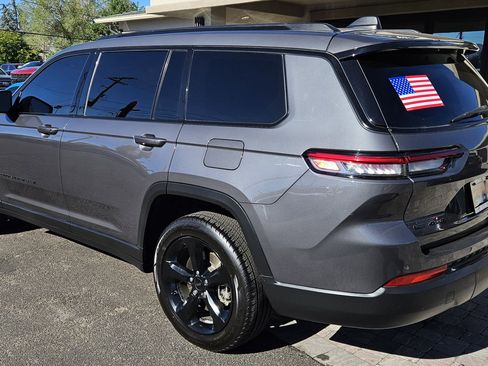 Used 2022 Jeep Grand Cherokee L Laredo AWD/4WD image 4