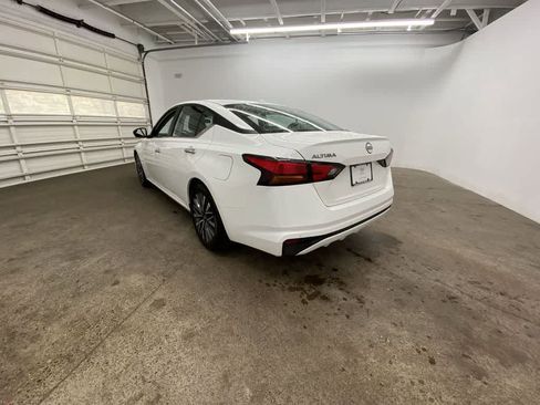 Used 2025 Nissan Altima 2.5 SV image 4