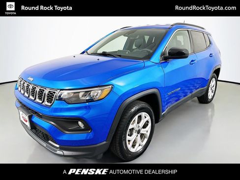 Used 2025 Jeep Compass Latitude AWD/4WD image 1
