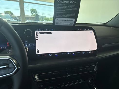 Certified 2025 Chevrolet Traverse LT image 28