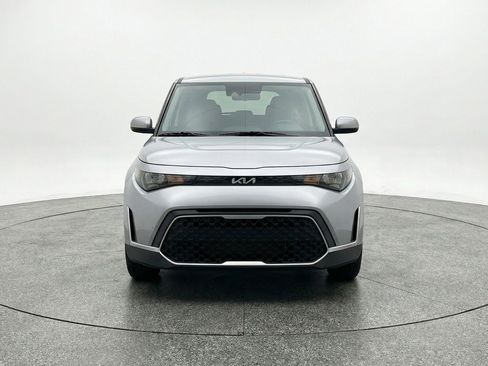 Used 2025 Kia Soul LX w/ LX Technology Package FWD image 2