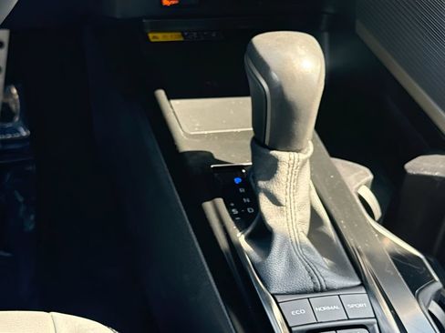 Used 2025 Toyota Camry SE FWD image 16