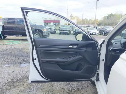 Used 2024 Nissan Altima 2.5 SV image 15