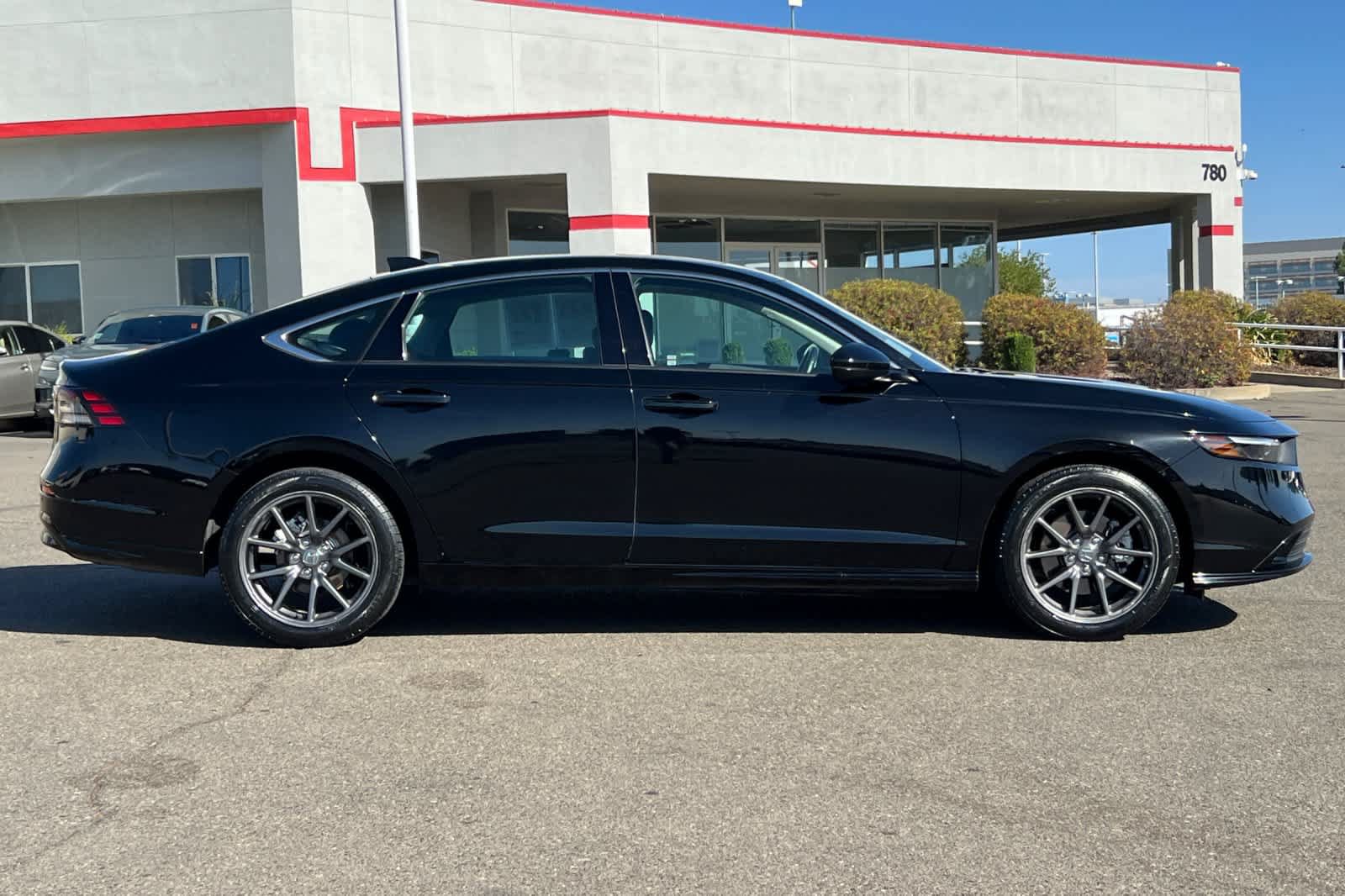 Used 2024 Honda Accord EX-L image 6