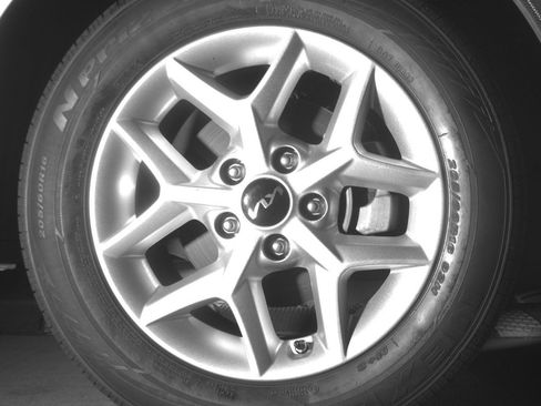 Used 2025 Kia Soul LX w/ LX Technology Package FWD image 13