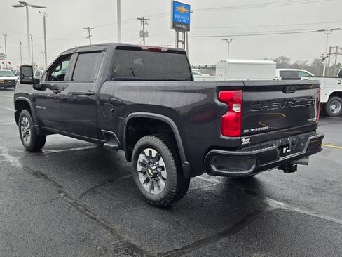 Used 2024 Chevrolet Silverado 2500 Custom w/ Custom Value Package image 5