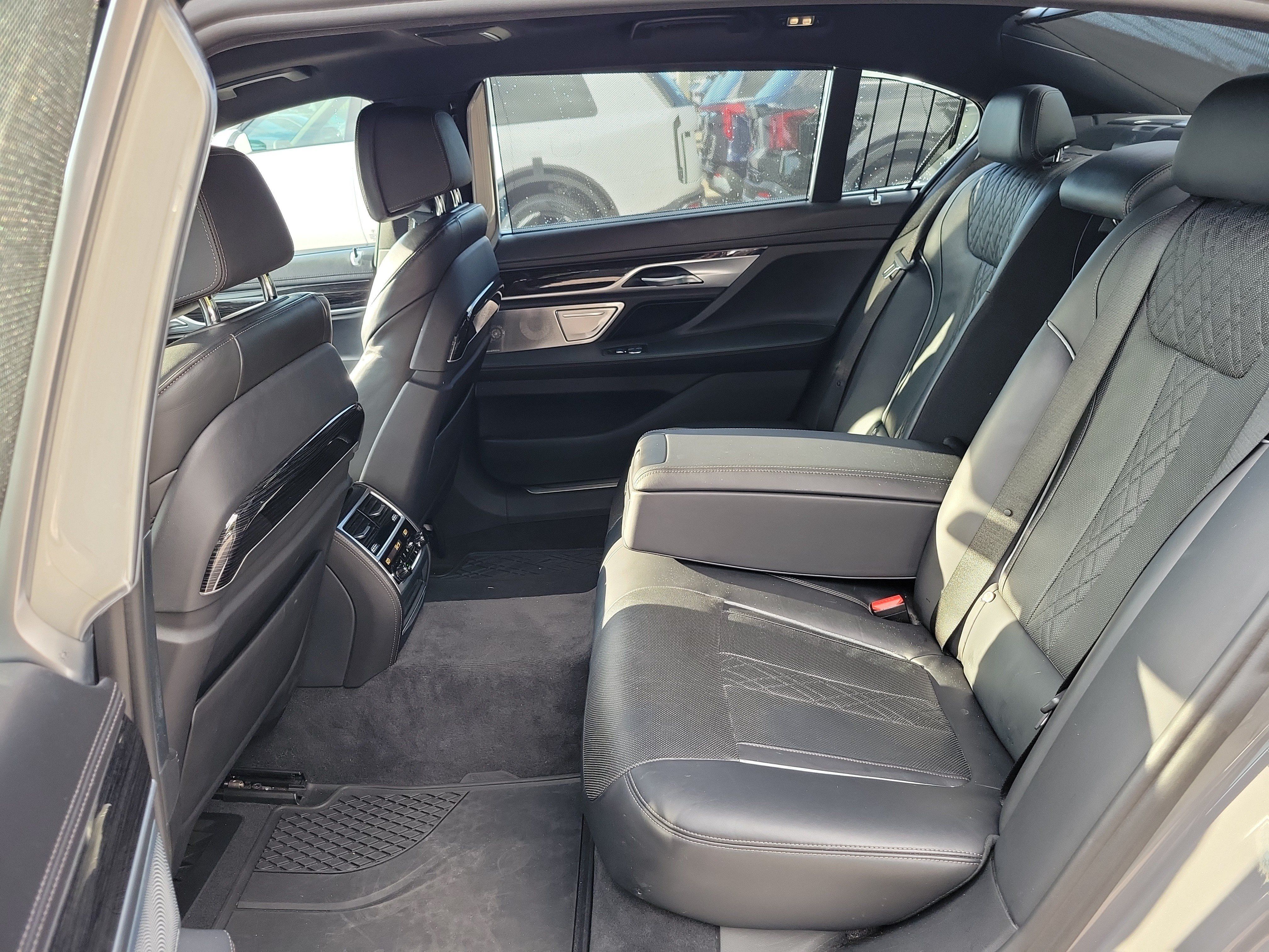 Used 2020 BMW 750i xDrive w/ Executive Package AWD/4WD image 15