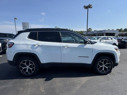 Used 2024 Jeep Compass Limited AWD/4WD image 4