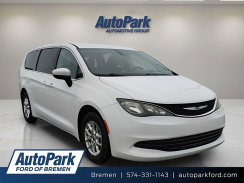 Used 2020 Chrysler Voyager LX image 1