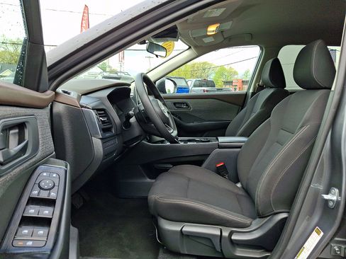 Used 2023 Nissan Rogue S AWD/4WD image 13