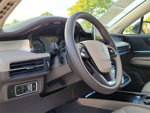 Certified 2022 Lincoln Corsair FWD image 9