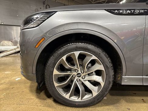 Used 2025 Lincoln Aviator 2WD w/ Jet Appearance Package image 19