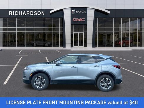 Used 2025 Chevrolet Blazer LT AWD/4WD image 2
