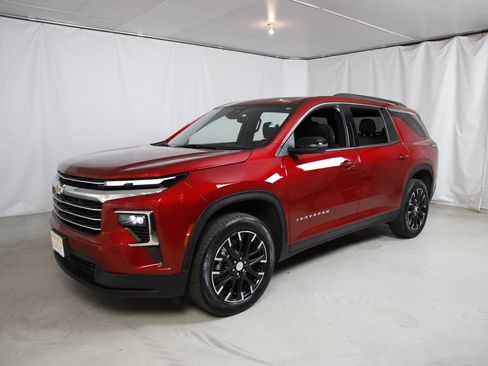 Used 2025 Chevrolet Traverse LT w/ Sun and Wheel Package FWD image 20