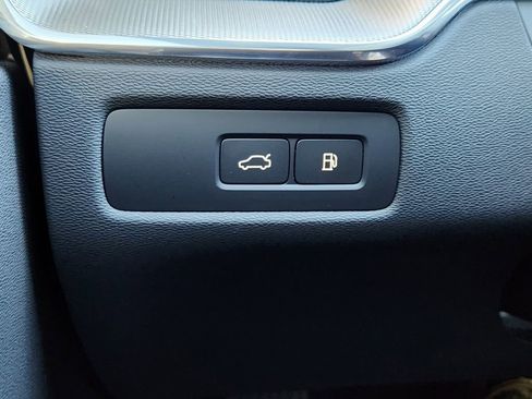 Used 2026 Volvo XC60 T8 Polestar w/ Protection Package Premier image 11