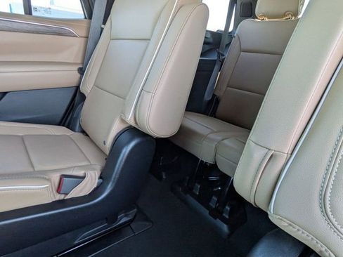 Used 2023 Chevrolet Tahoe Premier w/ Premium Package image 33