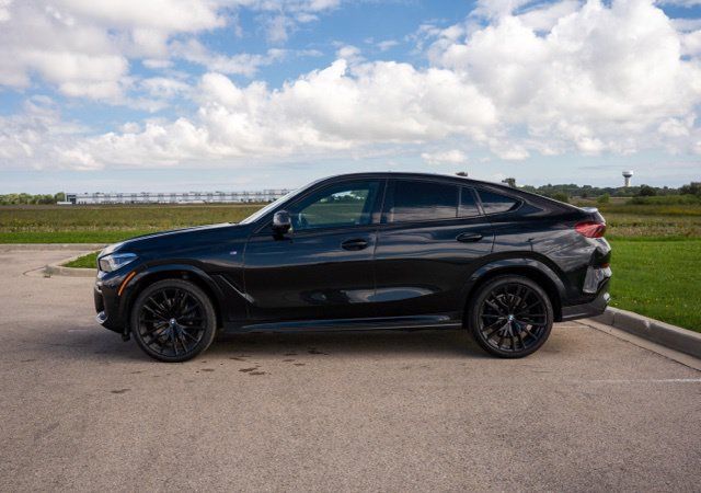 Used 2022 BMW X6 M50i w/ Premium Enhanced Package AWD/4WD image 4
