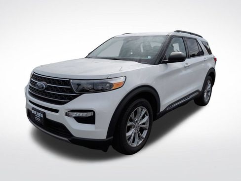 Certified 2023 Ford Explorer XLT w/ Equipment Group 202A AWD/4WD image 3