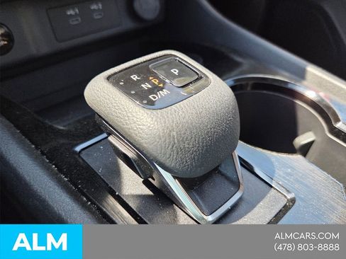 Used 2025 Nissan Rogue SV image 30