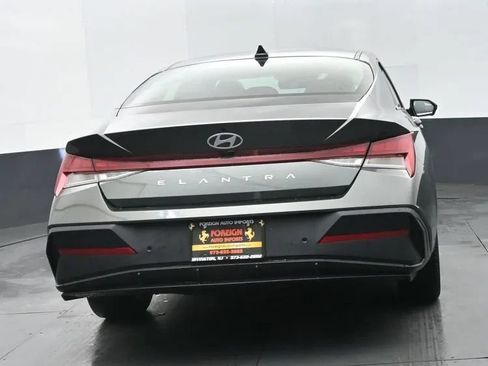 Used 2024 Hyundai Elantra Limited FWD image 8