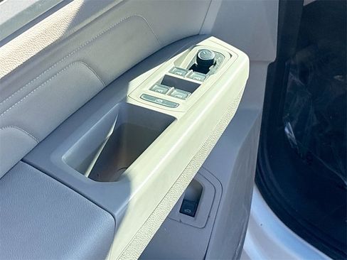 Used 2023 Volkswagen Atlas SE image 17