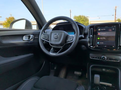 Used 2024 Volvo XC40 Recharge Ultimate w/ Protection Package Premier image 30