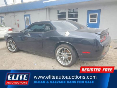 Used 2018 Dodge Challenger SXT image 3