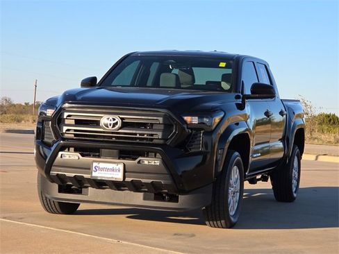 Used 2025 Toyota Tacoma SR5 image 3