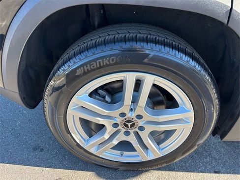 Used 2023 Mercedes-Benz GLA 250 w/ Premium Package image 17
