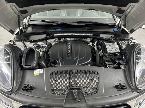 Used 2021 Porsche Macan AWD/4WD image 30