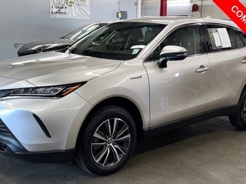 Used 2021 Toyota Venza LE image 1