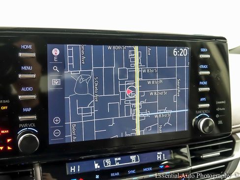 Used 2023 Toyota Sienna Platinum image 17