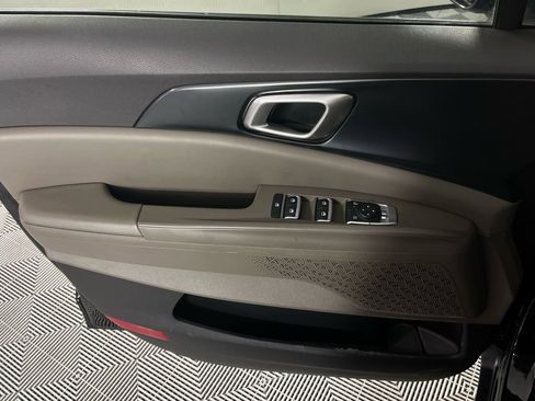 Used 2025 Kia Carnival image 27