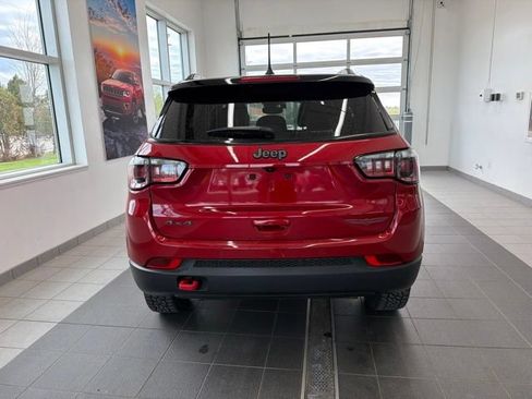 Used 2025 Jeep Compass Trailhawk AWD/4WD image 4