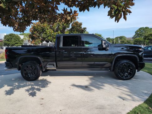 Used 2026 Chevrolet Silverado 2500 High Country w/ High Country Premium Package AWD/4WD image 11