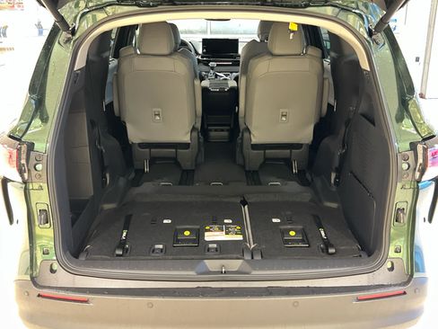 New 2026 Toyota Sienna XLE FWD image 10