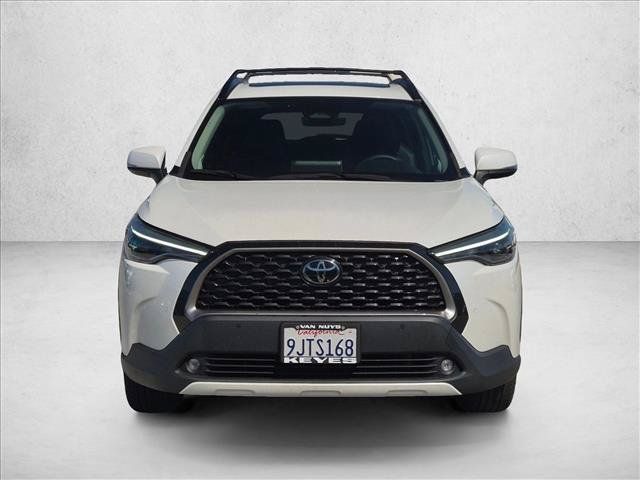 Used 2023 Toyota Corolla Cross XLE w/ Convenience Package FWD image 2
