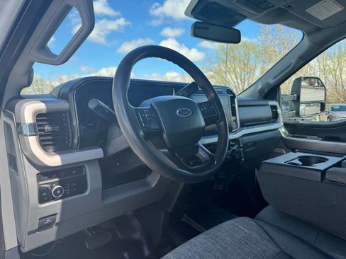 Used 2023 Ford F350 XLT w/ XLT Premium Package AWD/4WD image 17