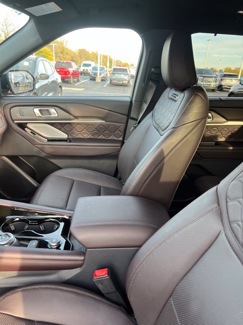Used 2025 Ford Explorer Platinum w/ LUX Leather Package AWD/4WD image 14
