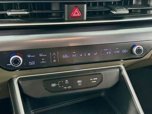 Used 2025 Kia Carnival FWD image 15