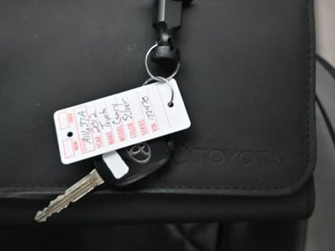 Used 2012 Toyota Camry LE image 9